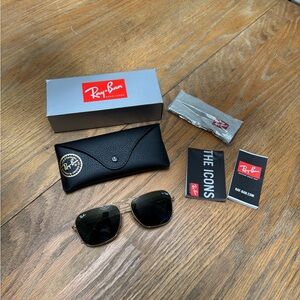 Raybans caravan NWT